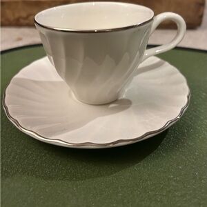 Homer Laughlin, Arcadia, Swirl Pattern, Platinum Trim
Cup and saucer